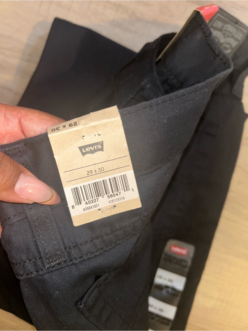 Levi's Black High-Waisted Mom Jeans- BRAND NEW- 29x30 - Picture 4 of 9